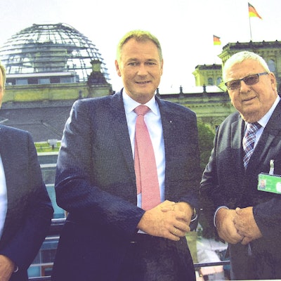 von links zu sehen sind Axel Hülsenbusch, Carsten Brodesser und Hans-Peter Murmann.