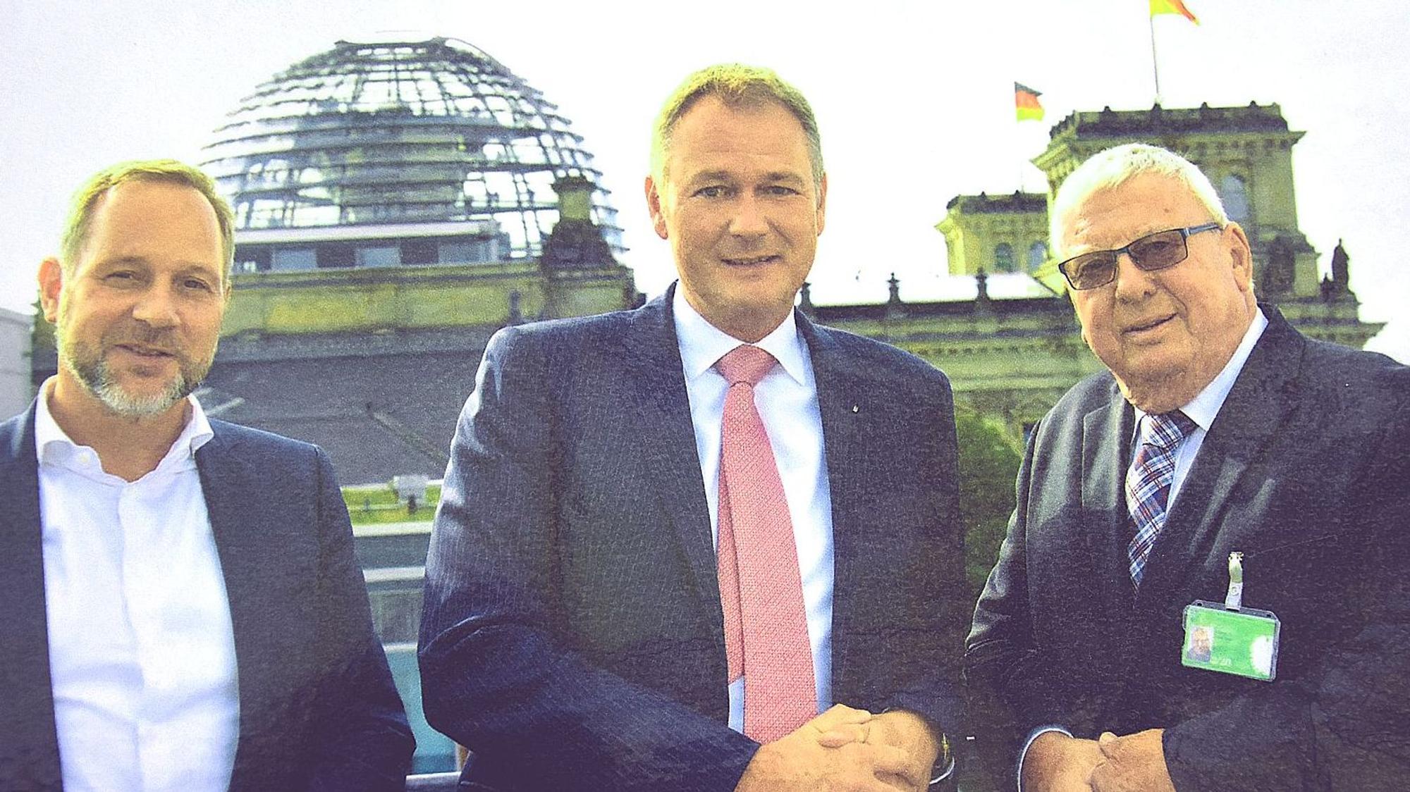 von links zu sehen sind Axel Hülsenbusch, Carsten Brodesser und Hans-Peter Murmann.