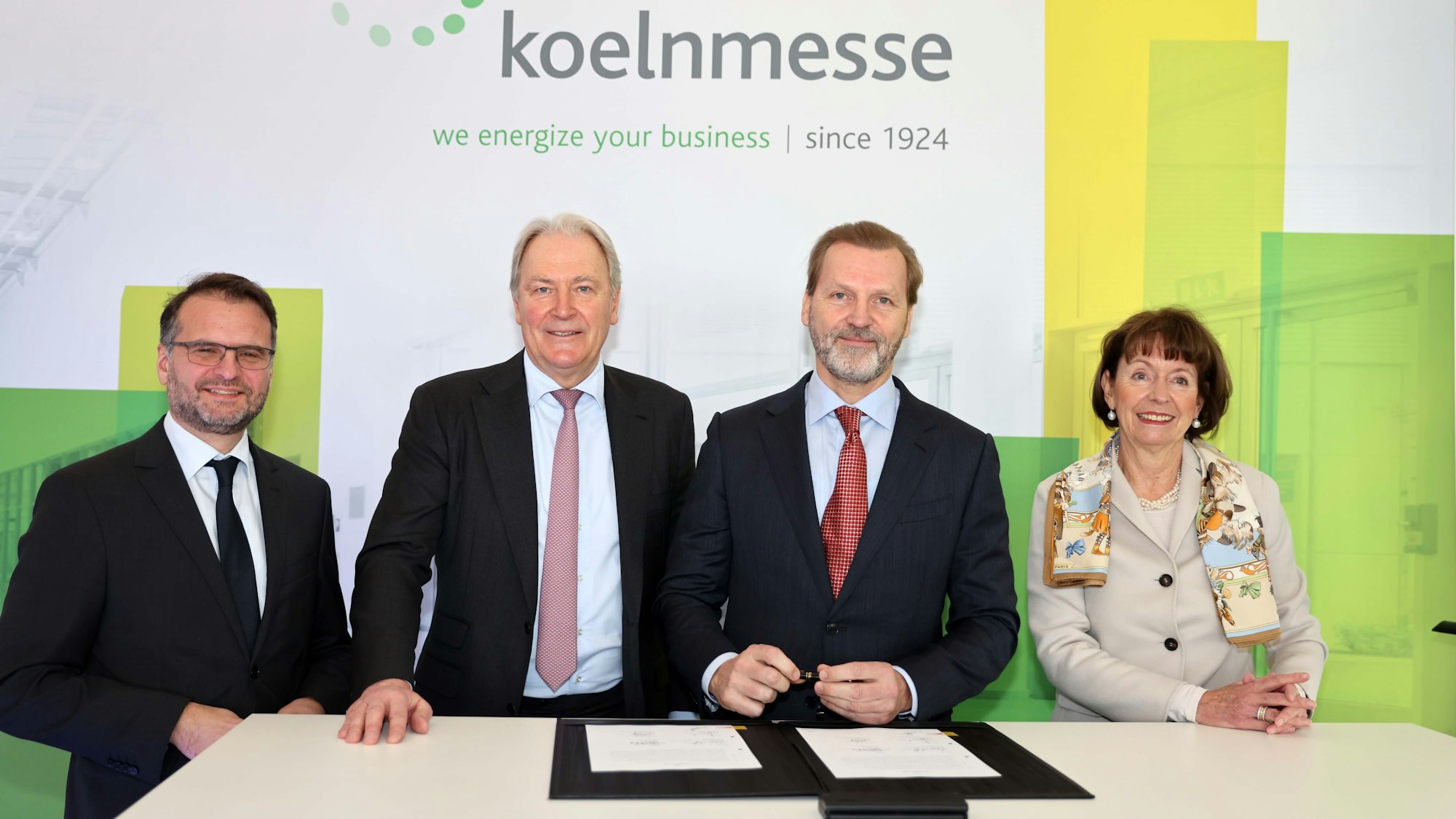Andreas Feicht (Rheinenergie), Gerald Böse (Messe), Patrick Lammers (Eon) und Oberbürgermeisterin Henriette Reker.