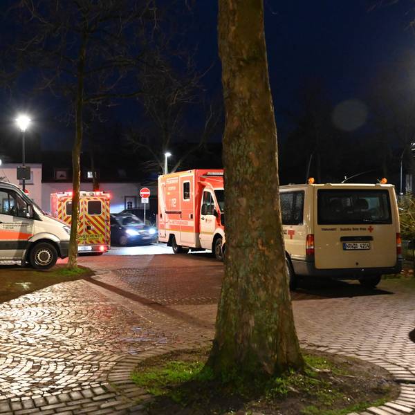 Im Baugebiet nahe der Karlheinz-Stockhausen-Straße waren vorsorglich Rettungswagen vorgefahren, doch der Weltkriegsblindgänger konnte entschärft werden.