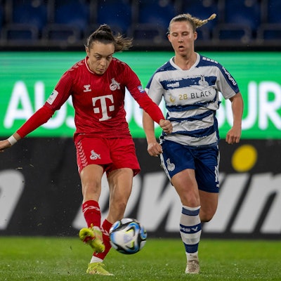 Natalia Padilla-Bidas 1. FC Koeln, 22 hat abgezogen und Meret Guenster MSV Duisburg, 10 kann nur zusehen. Fussball: Google Pixel Frauen-Bundesliga, Saison 2023/2024, 14. Spieltag, MSV Duisburg - 1. FC Koeln am 18.02.2024 in der Schauinsland-Reisen-Arena in Duisburg. Wichtiger Hinweis: Gemaess den Vorgaben der DFL Deutsche Fussball Liga bzw. des DFB Deutscher Fussball-Bund ist es untersagt, in dem Stadion und/oder vom Spiel angefertigte Fotoaufnahmen in Form von Sequenzbildern und/oder videoaehnlichen Fotostrecken zu verwerten bzw. verwerten zu lassen. Foto: Kirchner-Media/TH *** Natalia Padilla Bidas 1 FC Koeln, 22 has withdrawn and Meret Guenster MSV Duisburg, 10 can only watch Football Google Pixel Womens Bundesliga, Season 2023 2024, Matchday 14, MSV Duisburg 1 FC Koeln on 18 02 2024 at the Schauinsland Reisen Arena in Duisburg Important notice According to the regulations of the DFL German Football League or the DFB German Football Association, it is prohibited, to exploit or have exploited photographs taken in the stadium and / or of the match in the form of sequential images and / or video-like photo series Foto Kirchner Media TH Copyright: xKirchner-Media/THx