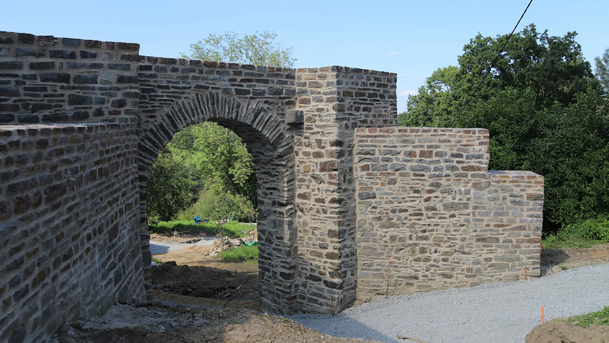 Die Restaurierung des Kölners Tor ist abgeschlossen, es war eine der ersten Maßnahmen für die Mauersanierung von Stadt Blankenberg.