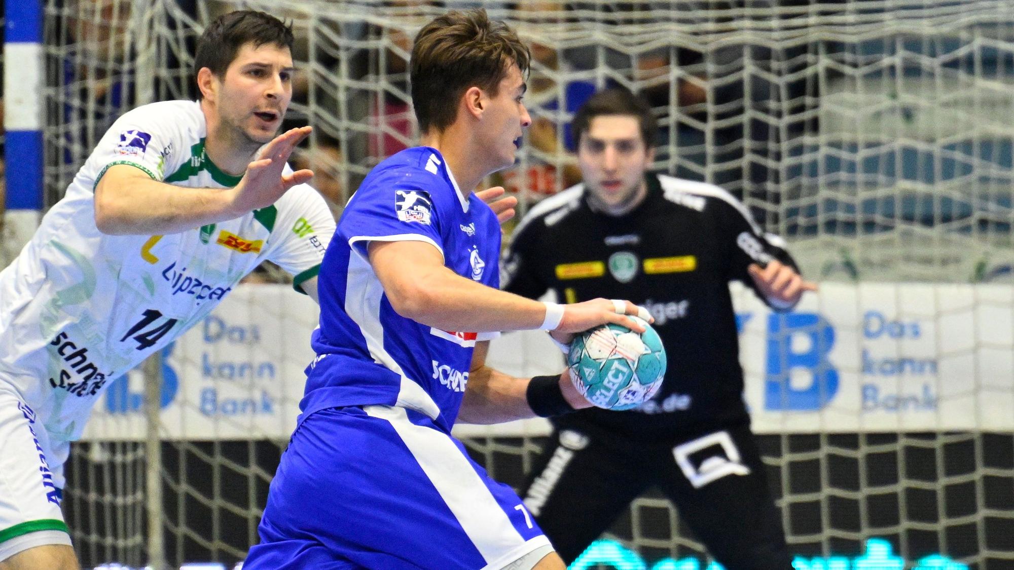 Ein Gummersbacher Spieler setzt zum Wurf an. (Archivbild)