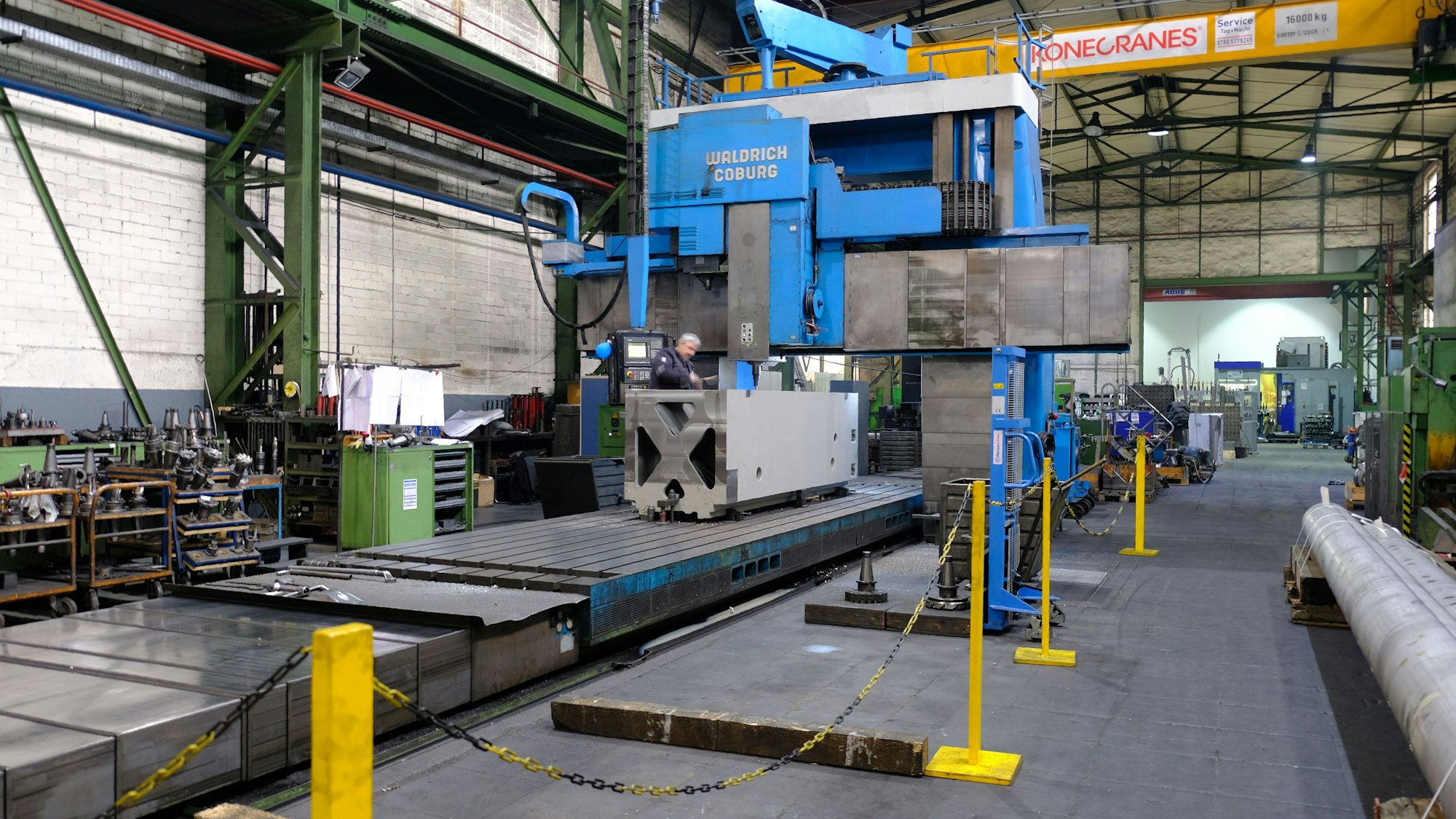 Blick in die ehemalige Dörries-Werkshalle in Vussem, wo die Firma Metaspan ihren Sitz hat.