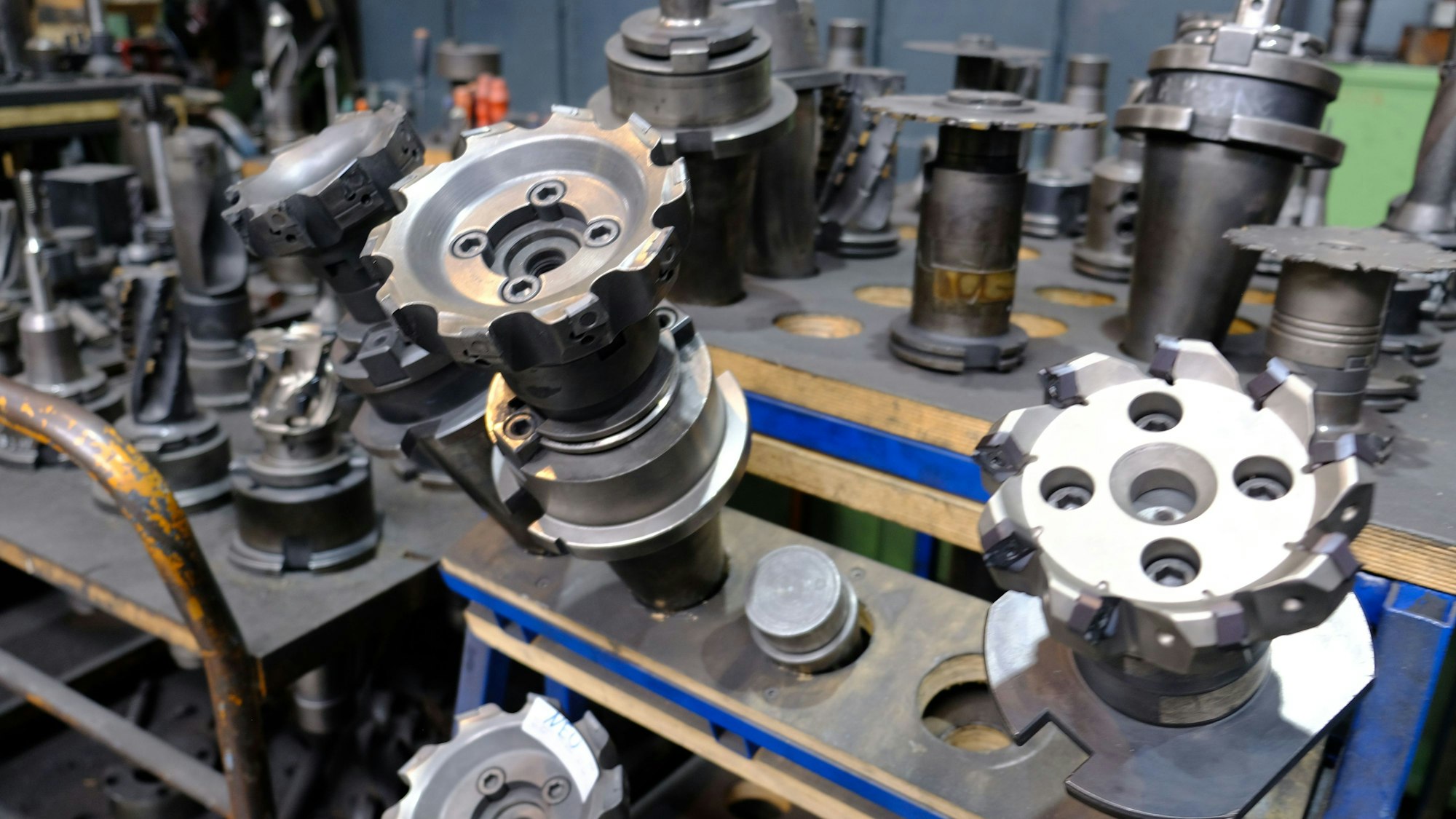 Das Foto zeigt Fräsköpfe einer Zerspanungsmaschine der Firma Metaspan in Vussem.