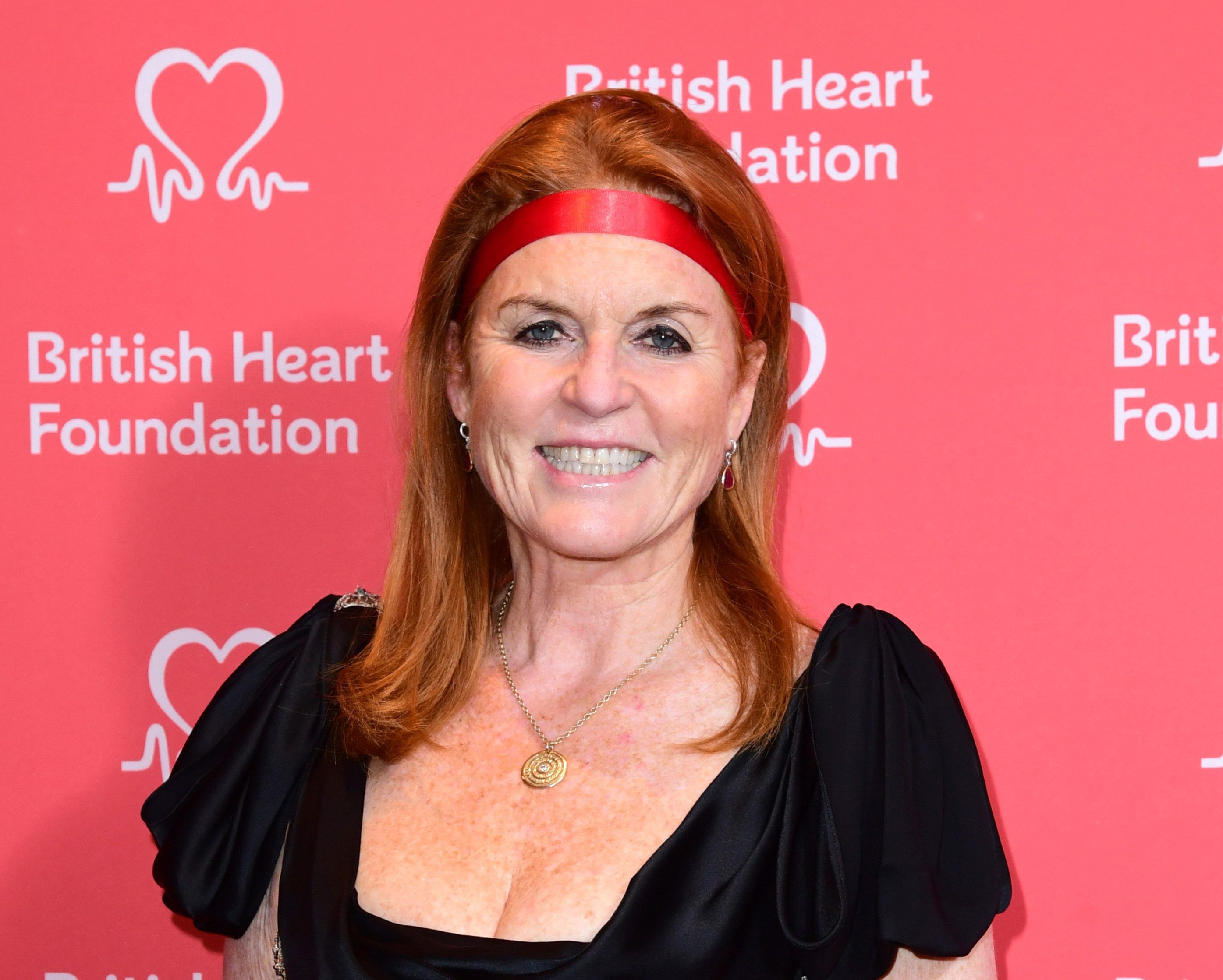 Großbritannien, London: Sarah "Fergie" Ferguson, Ex-Frau von Prinz Andrew, kommt zur Verleihung der British Heart Foundation's Heart Hero Awards ins Globe Theatre.