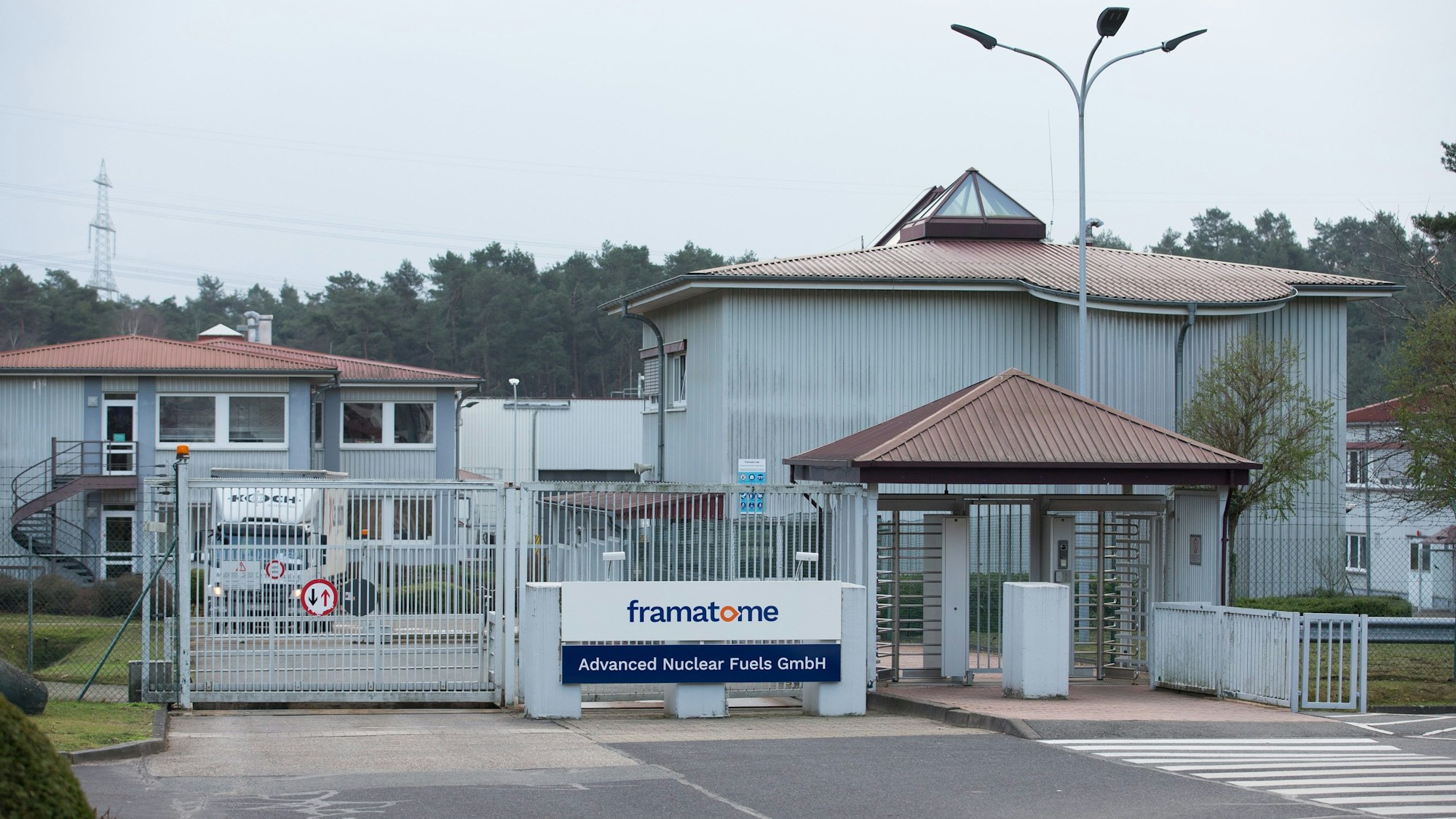 Öffnet die Brennelementefabrik in Lingen ihre Tore bald für Atomexperten des russischen Staatskonzerns Rosatom? Laut einem Gutachten besteht die Gefahr, dass auf diesem Weg Spione oder Saboteure eingeschleust werden könnten.