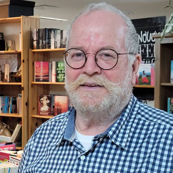 Frank-Peter Twilling leitet in Waldbröl das „Kaufhaus für Alle“, eine soziale Einrichtung der Evangelischen Kirchengemeinde in der Marktstadt. Im September vergangenen Jahres wurde er in seinem Büro angegriffen, hatte die Sache aber schnell im Griff. Unser Foto zeigt den 58-Jährigen im Kaufhaus.