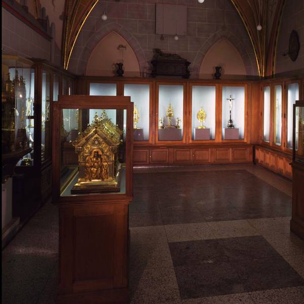 Die frühere Schatzkammer des Kölner Doms vor dem Raub 1975.