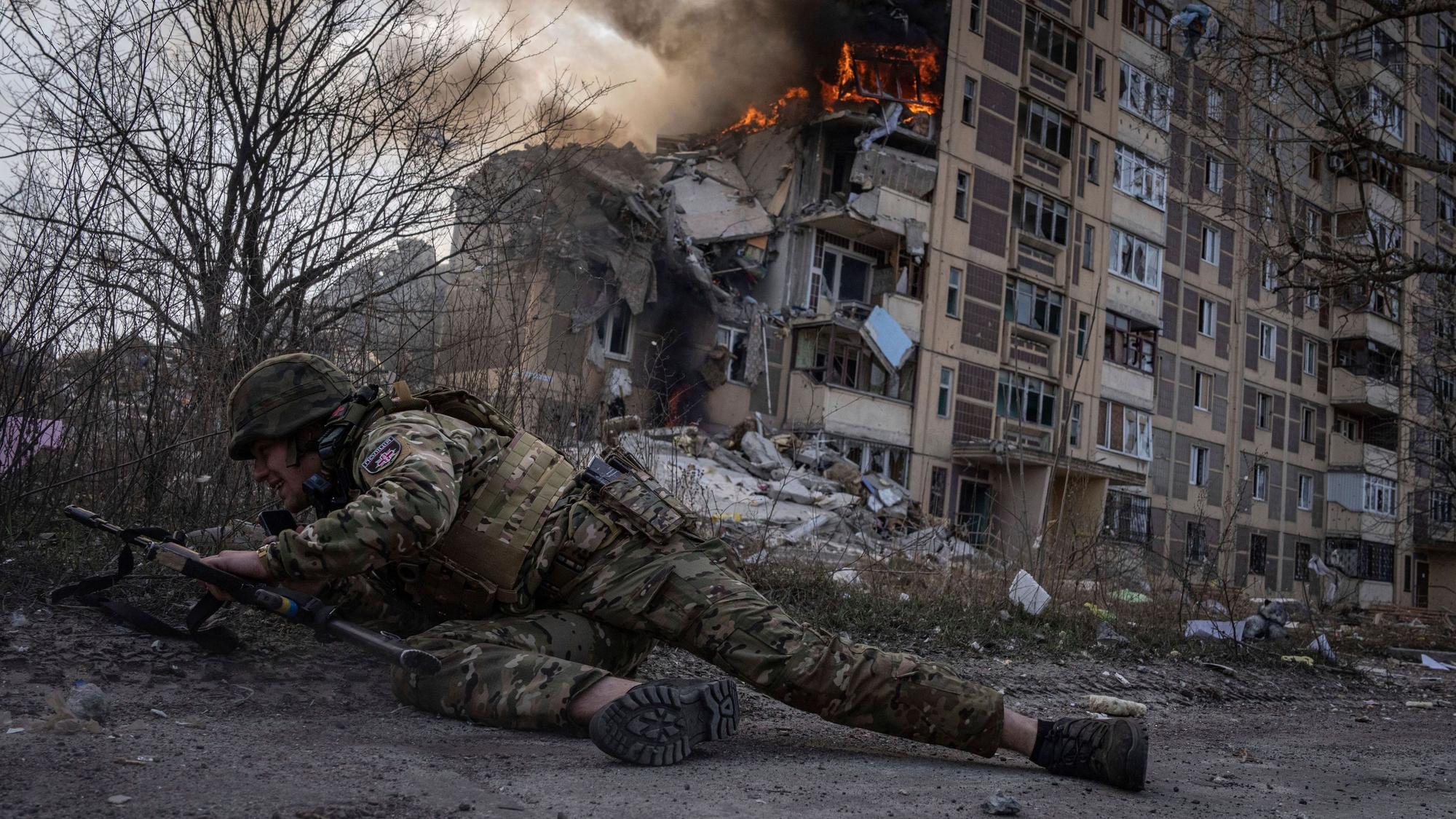 Beim Kampf um die Stadt Awdijiwka hat Russland enorme Verluste erlitten. Ein russischer Kriegsblogger bezifferte sie zuletzt auf 16.000 Tote. Nun hat er selbst offenbar Suizid begangen – und zuvor von Druck durch Kommandeure berichtet.