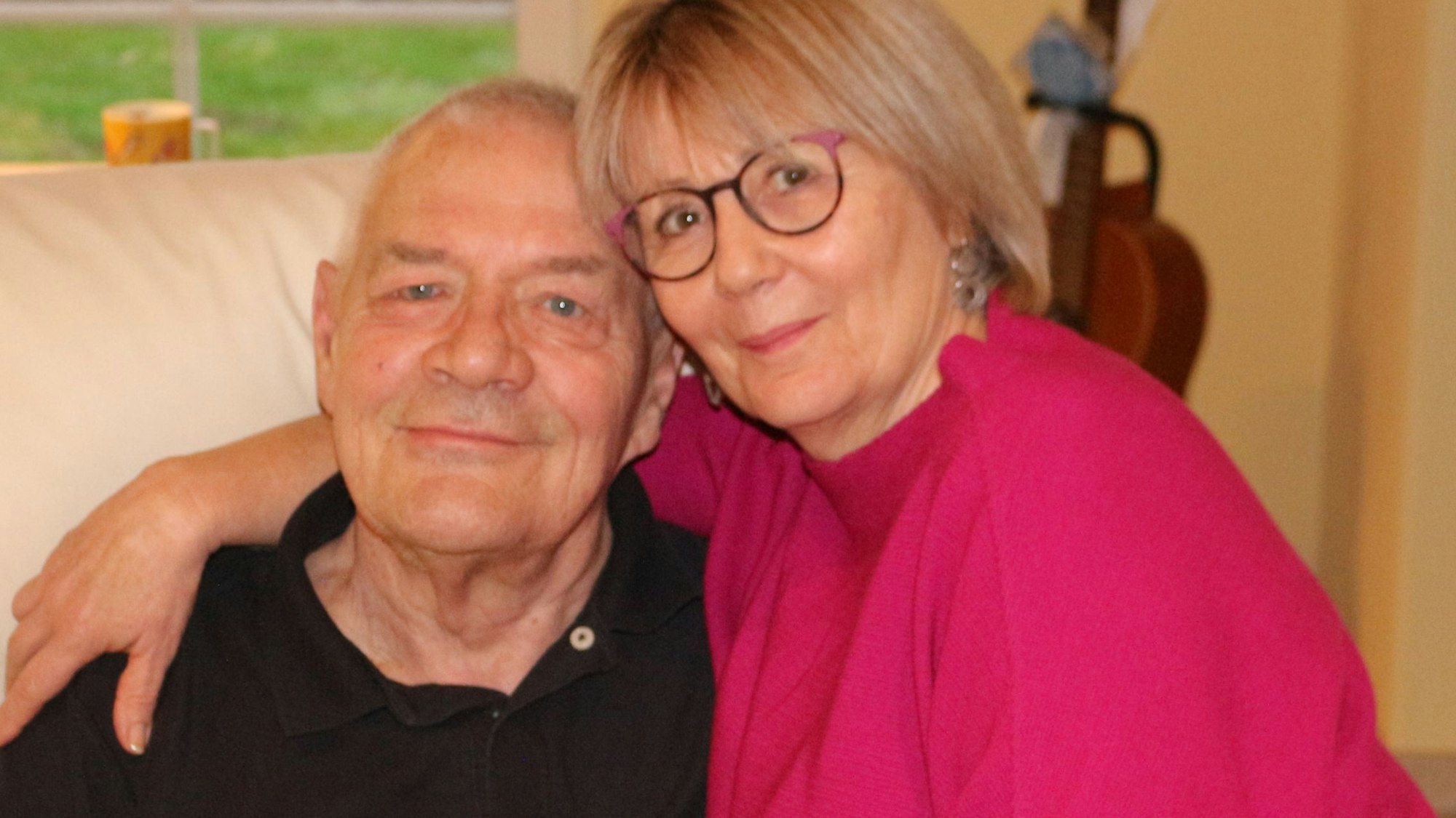 Damals wie heute sind Elke und ihr Ehemann Jürgen Moritz sehr glücklich. Heute feiert das Paar, das nun wieder in Nümbrecht lebt, seine goldene Hochzeit.