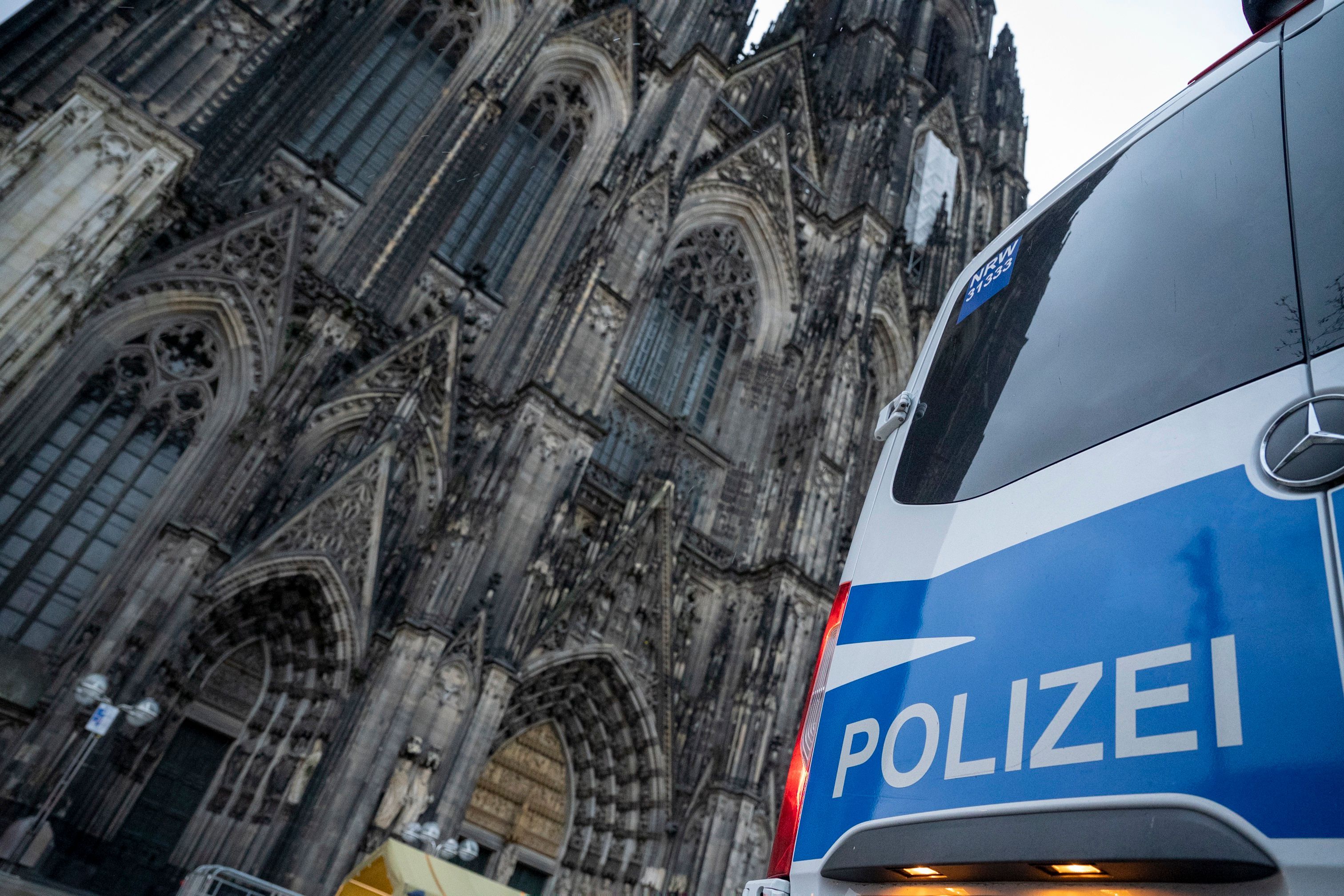 Festnahme am Dom: Cannabis und 500 Tabletten – Polizei nimmt 28-Jährigen ...