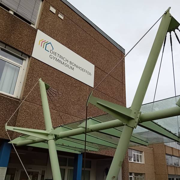 Der Eingangsbereich des Schulgebäudes.