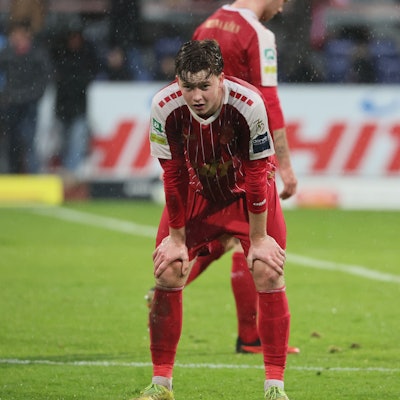 SC Fortuna Köln vs. Rödinghausen, 4.Liga,     
Finn Torge Bauens (Fortuna) nach der Niederlage, 25.11.2023, Bild: Herbert Bucco