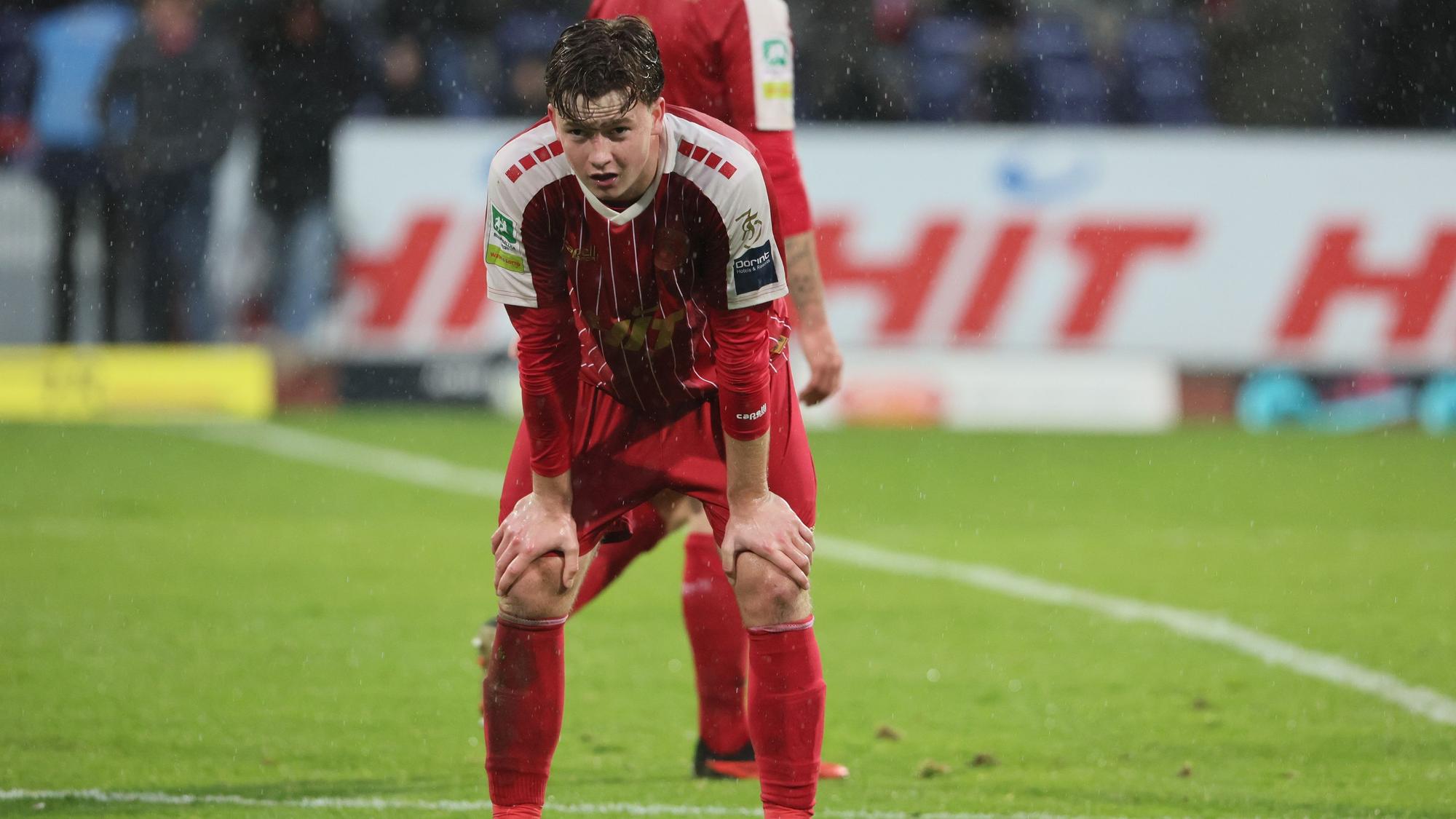 SC Fortuna Köln vs. Rödinghausen, 4.Liga,
Finn Torge Bauens (Fortuna) nach der Niederlage, 25.11.2023, Bild: Herbert Bucco