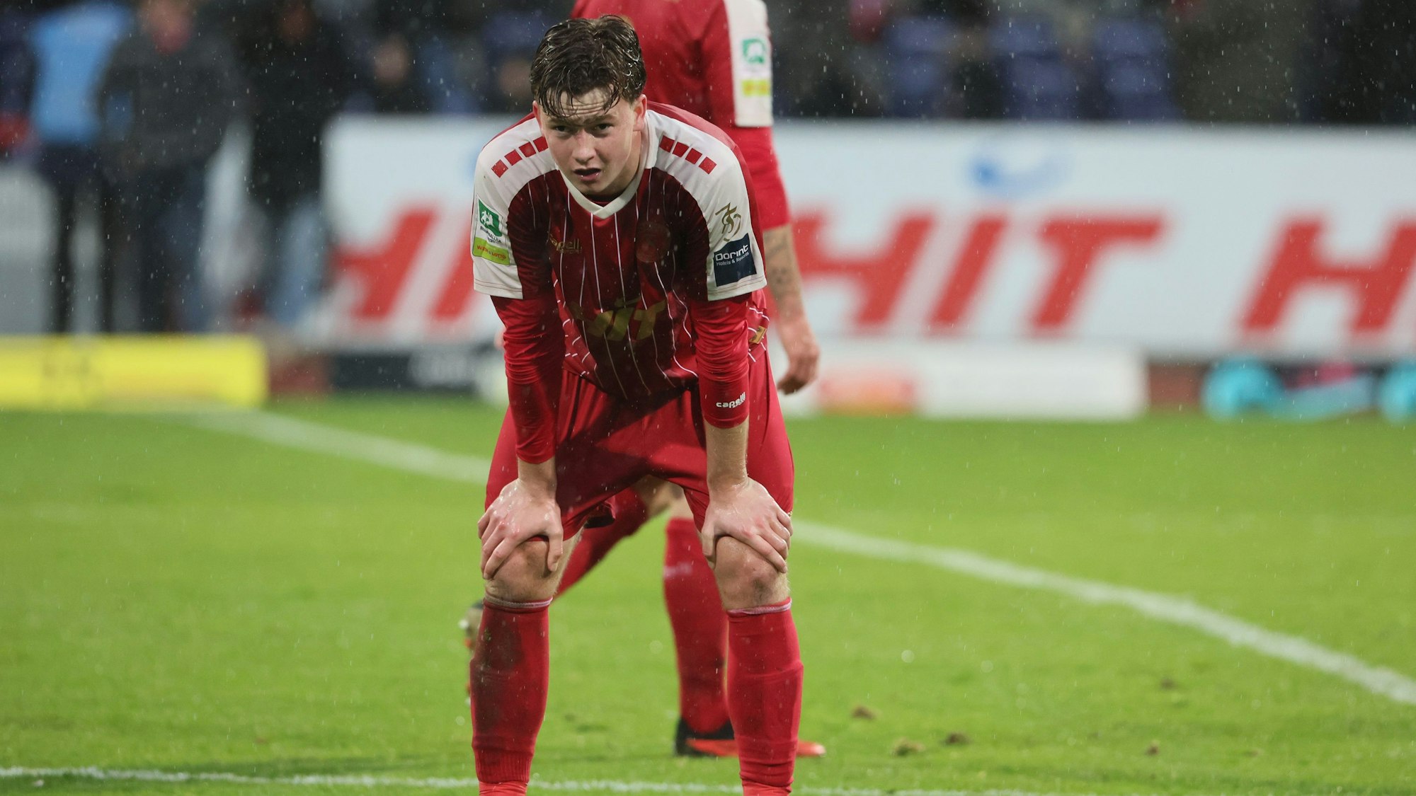 SC Fortuna Köln vs. Rödinghausen, 4.Liga,     
Finn Torge Bauens (Fortuna) nach der Niederlage, 25.11.2023, Bild: Herbert Bucco