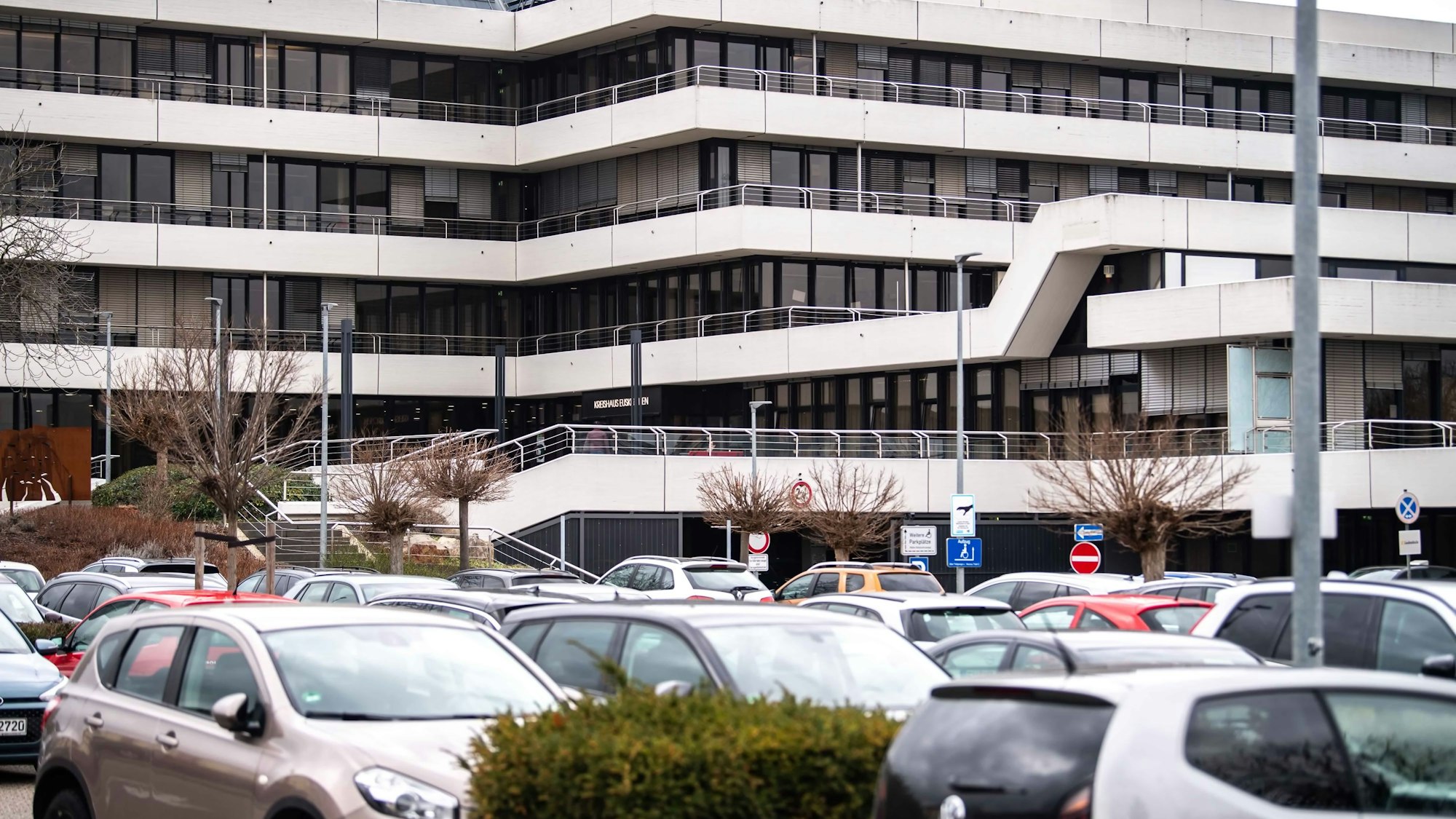 Das Bild zeigt das Verwaltungsgebäude des Kreises Euskirchen.