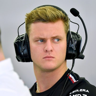 Testfahrer Mick Schumacher aus Deutschland vom Team Mercedes in der Box.
