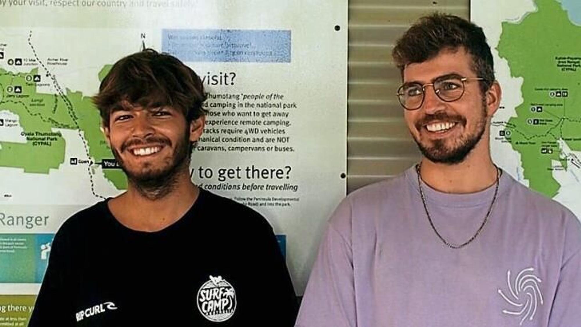 Die Deutschen Philipp Maier (l.) und Marcel Schöne haben sich eine Woche zu Fuß durchs australische Outback geschlagen.