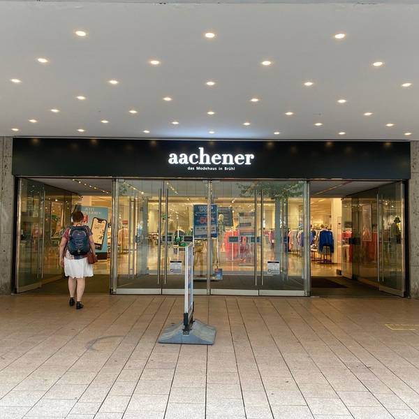 Zu sehen ist der Eingang der Aachener-Filiale.