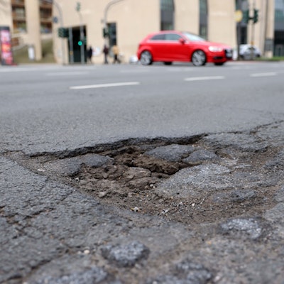 Köln, RSK, Schlaglöcher und andere Schäden in Straßen und Radwegen
