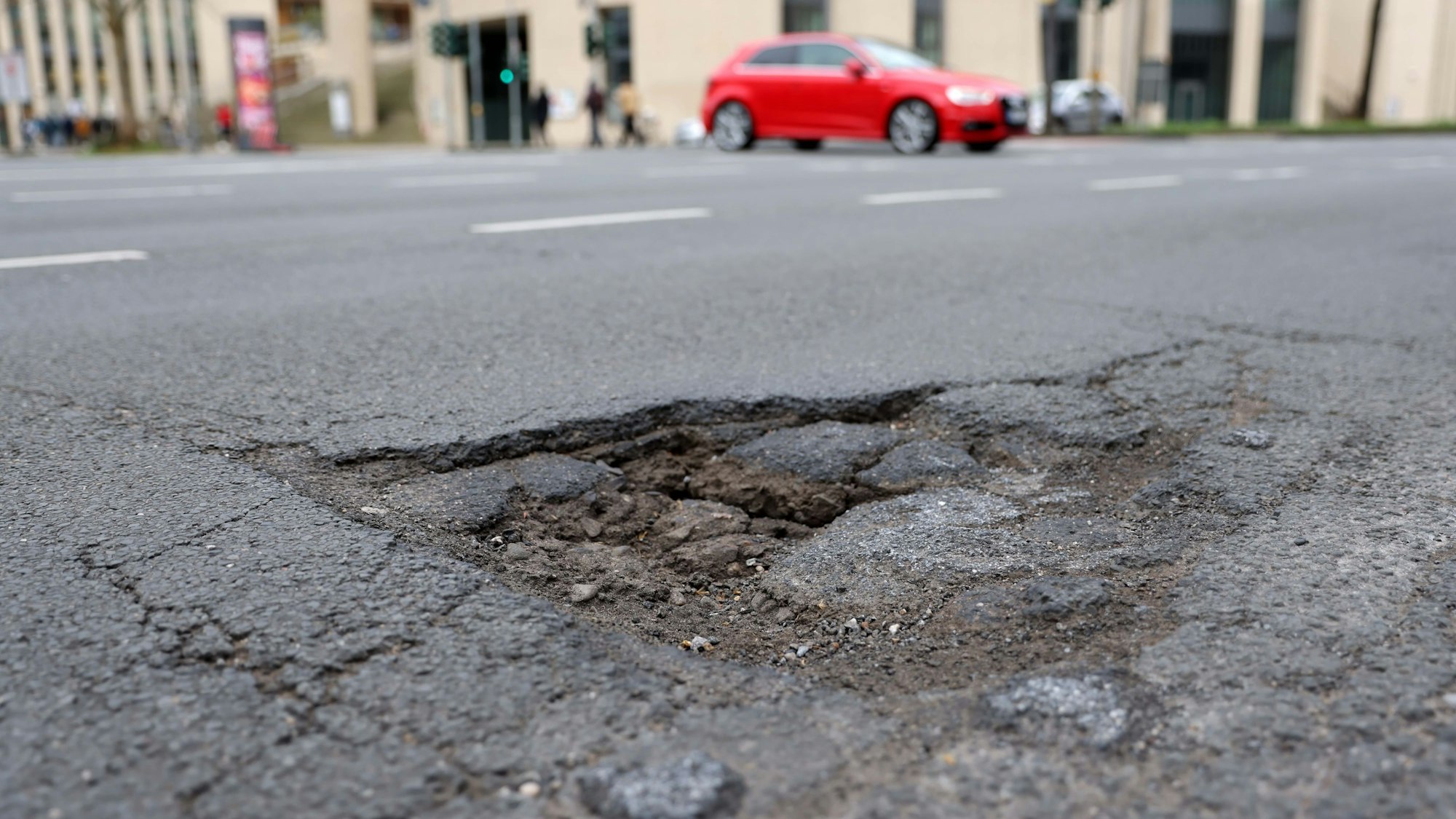 Köln, RSK, Schlaglöcher und andere Schäden in Straßen und Radwegen