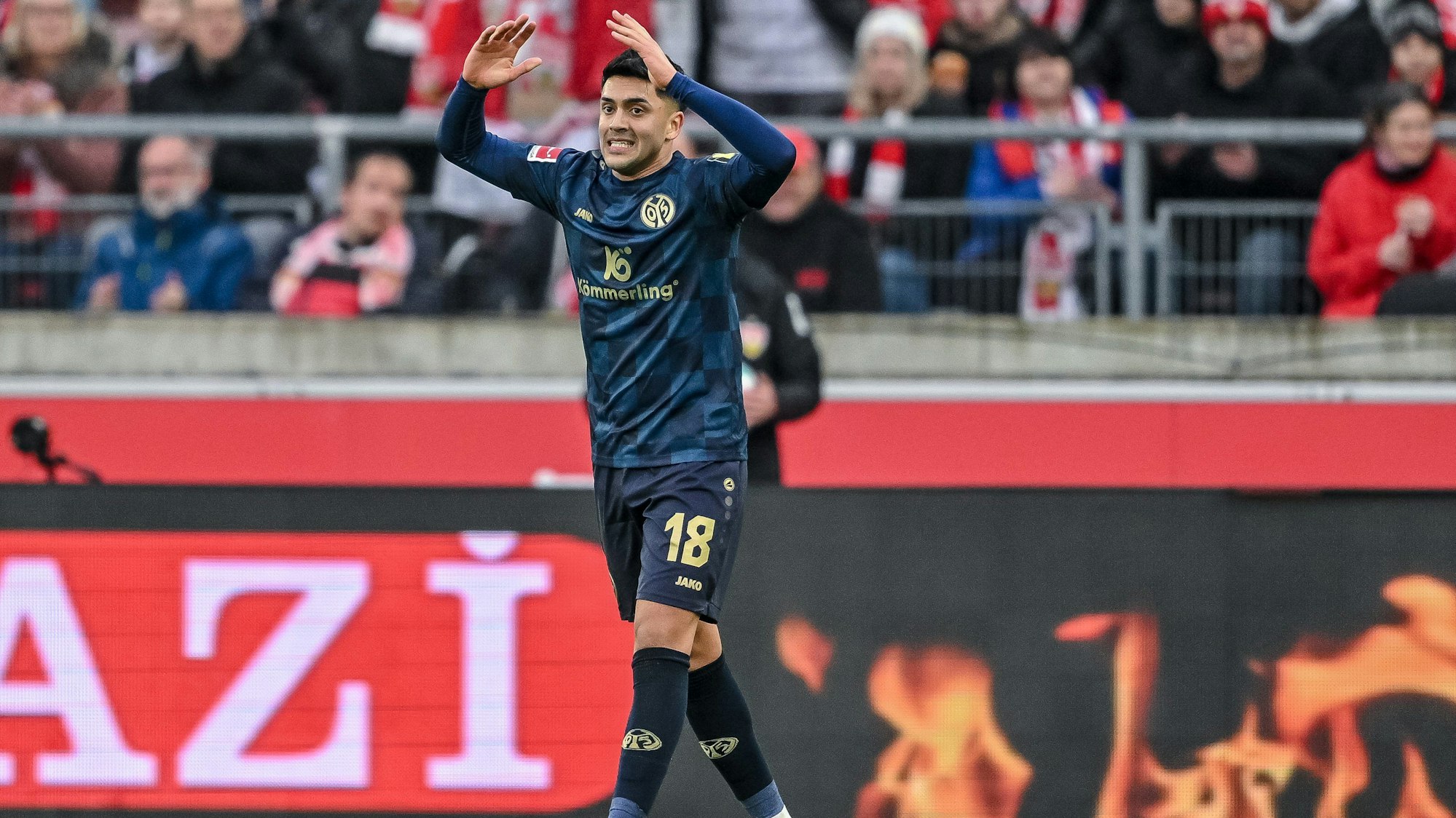 11.02.2024, Baden-Württemberg, Stuttgart: Fußball, Bundesliga, VfB Stuttgart - FSV Mainz 05, 21. Spieltag, MHPArena. Der Mainzer Nadiem Amiri reagiert im Spiel.