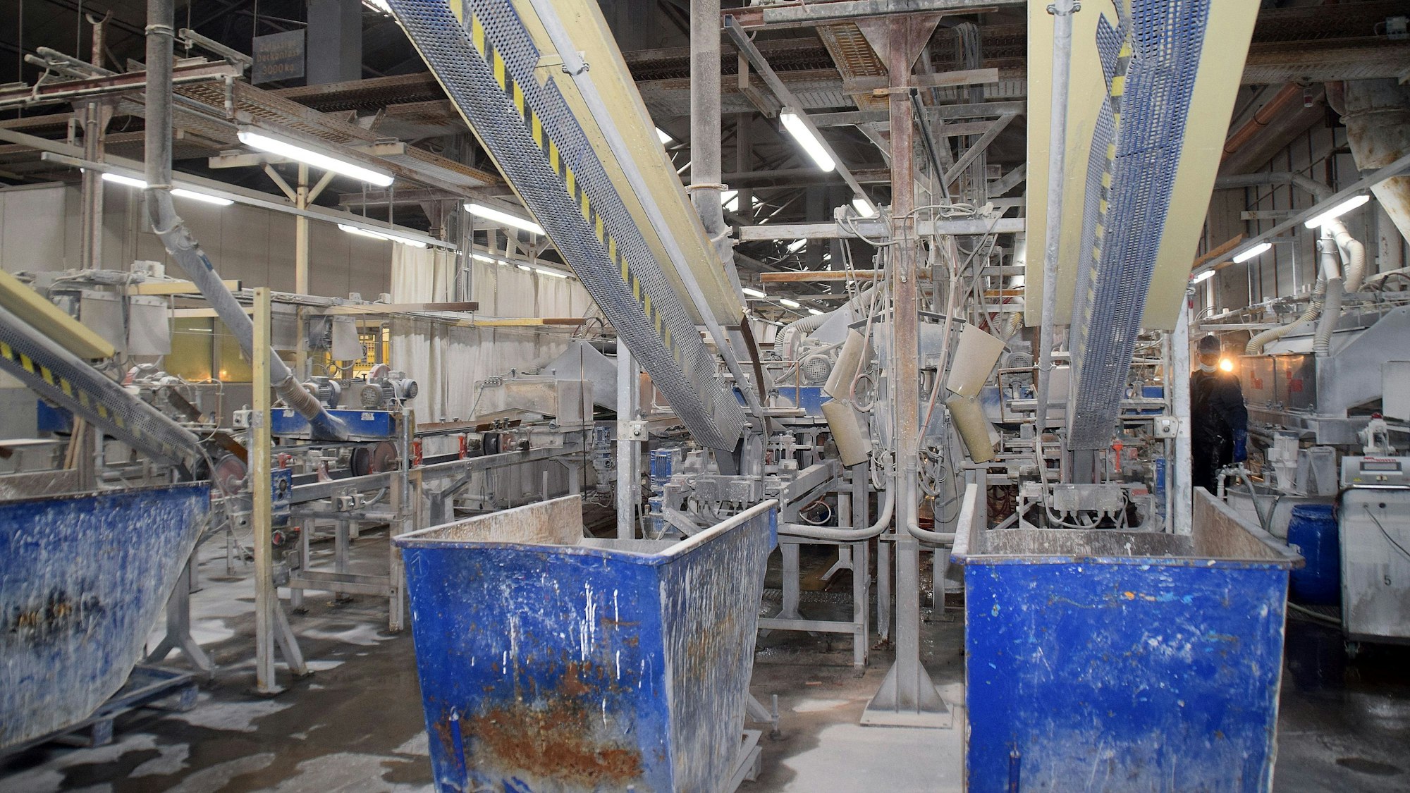 Die Bänder bei der Deutsche Steinzeug sollen trotz des Insolvenzverfahrens nicht stillstehen.