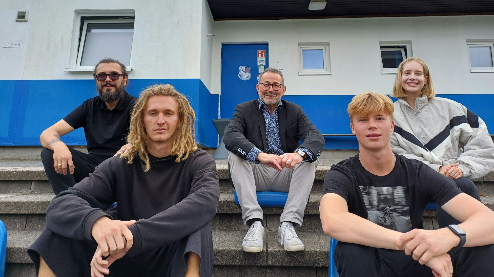 Vladimir Tsankov (Sonnenbrille), Stefan Pattberg (Brille), Lisa Pavlovets, Yevhenii Bohdan (lange Haare), Marko Fedoryaka (kurze Haare)