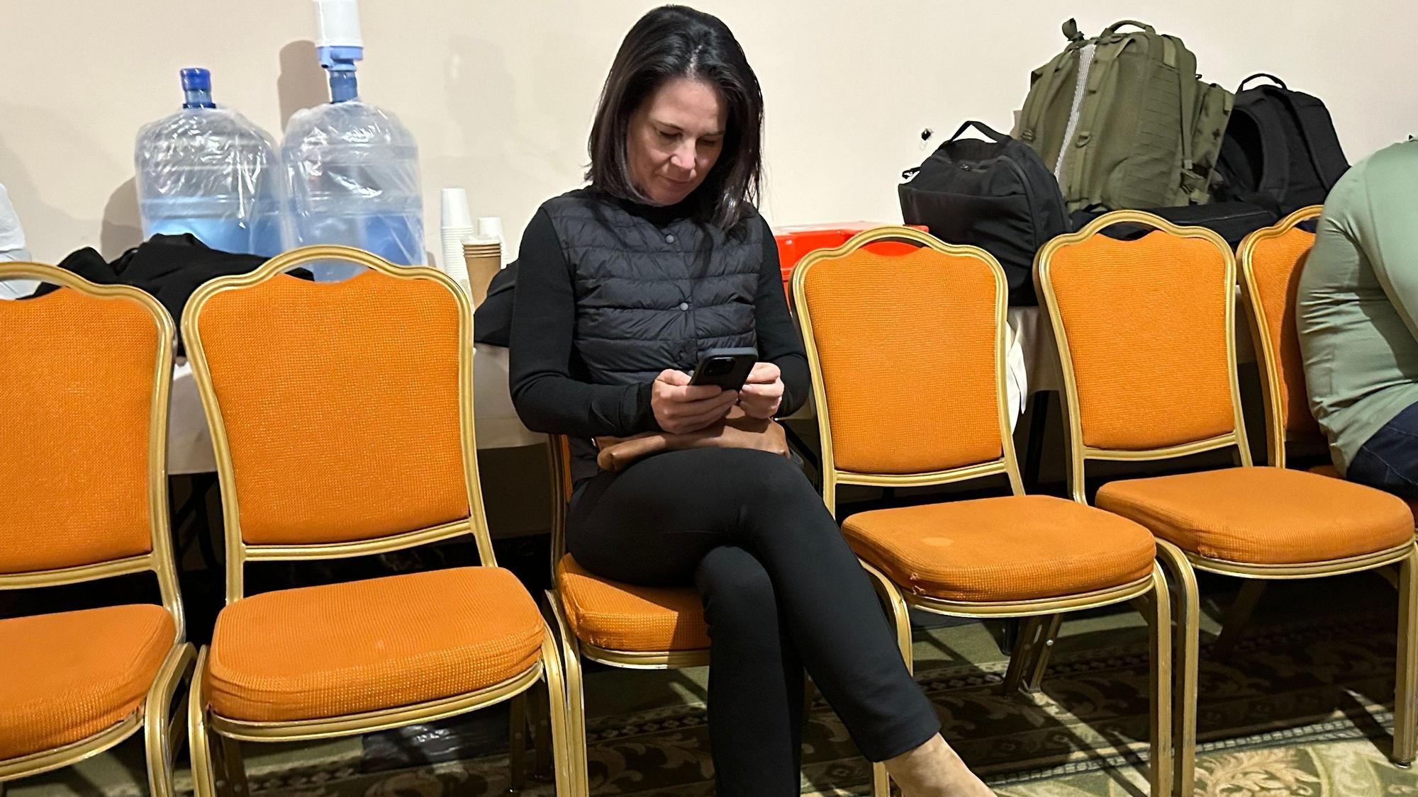 Außenministerin Annalena Baerbock hat bei ihrem Besuch im südukrainischen Odessa nach einem Luftalarm einen Schutzraum aufsuchen müssen.