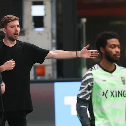 Christoph Kramer, Fußball-Profi bei Borussia Mönchengladbach, ist Team-Chef der „Golder XI“ in der neuen Fußball-Liga „Baller League“.