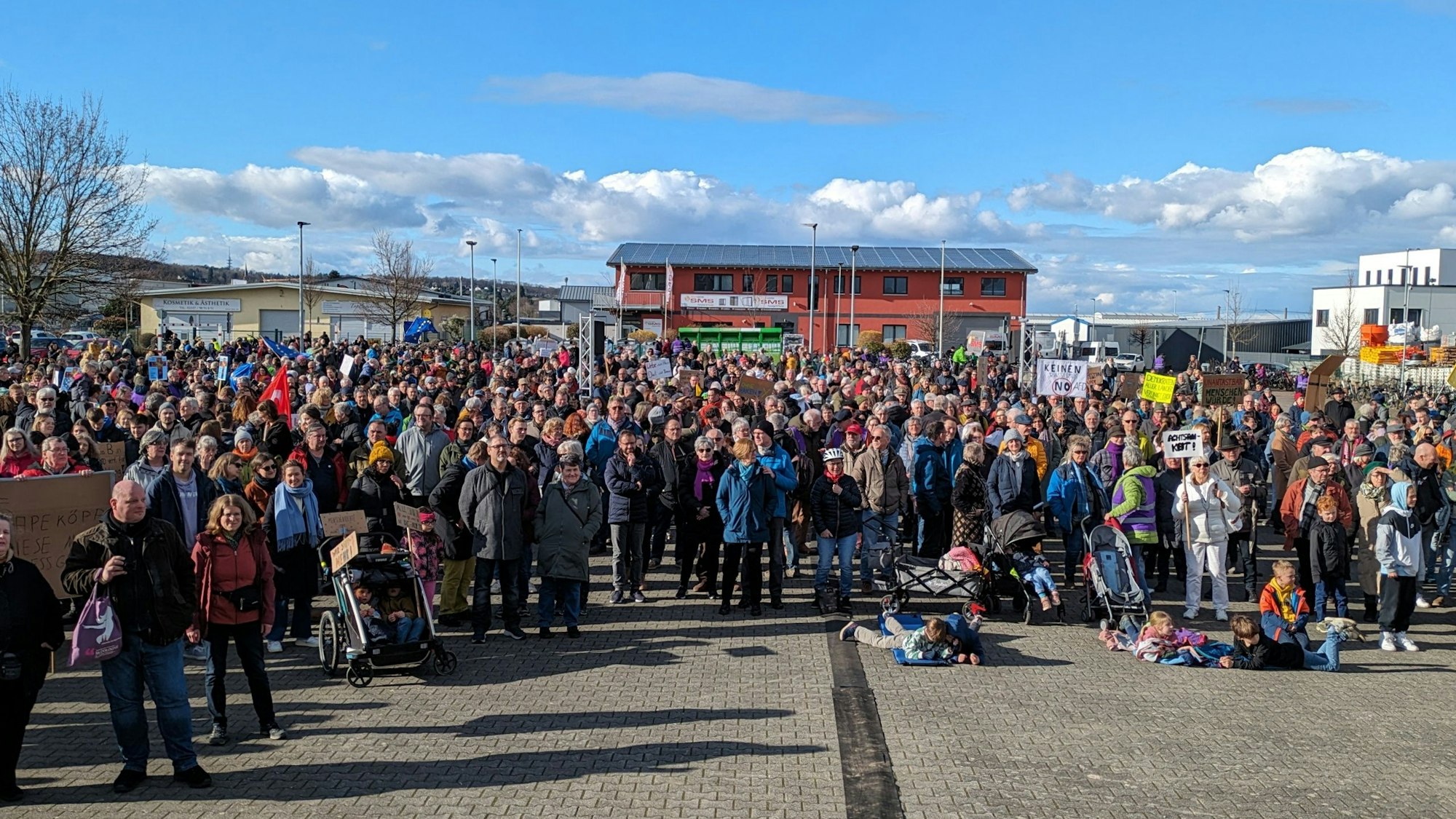 Kundgebung "Zusammen für Demokratie". Rund 1500 Teilnehmer waren dabei.