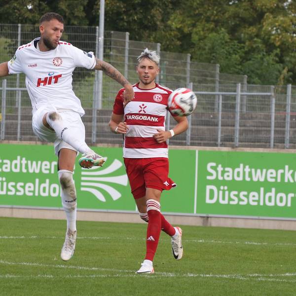 Regionallioga West, Saison 2023 - 2024, 9. Spieltag, 30.09.2023, Fortuna Düsseldorf U 23 - Fortuna Köln -- Dominik Lanius Fortuna Köln/ links und Jona Niemiec Düsseldorf U 23 *** Regionallioga West, season 2023 2024, 9 matchday, 30 09 2023, Fortuna Düsseldorf U 23 Fortuna Köln Dominik Lanius Fortuna Köln left and Jona Niemiec Düsseldorf U 23
