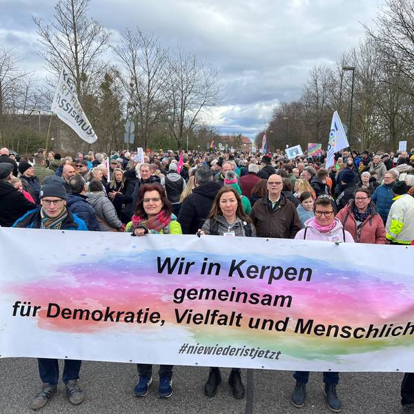 Der eindrucksvolle Demonstrationszug setzte sich vor dem Kerpener Europagymnasium in Bewegung.