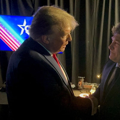 Milei trifft Trump bei einer Konferenz in Washington.