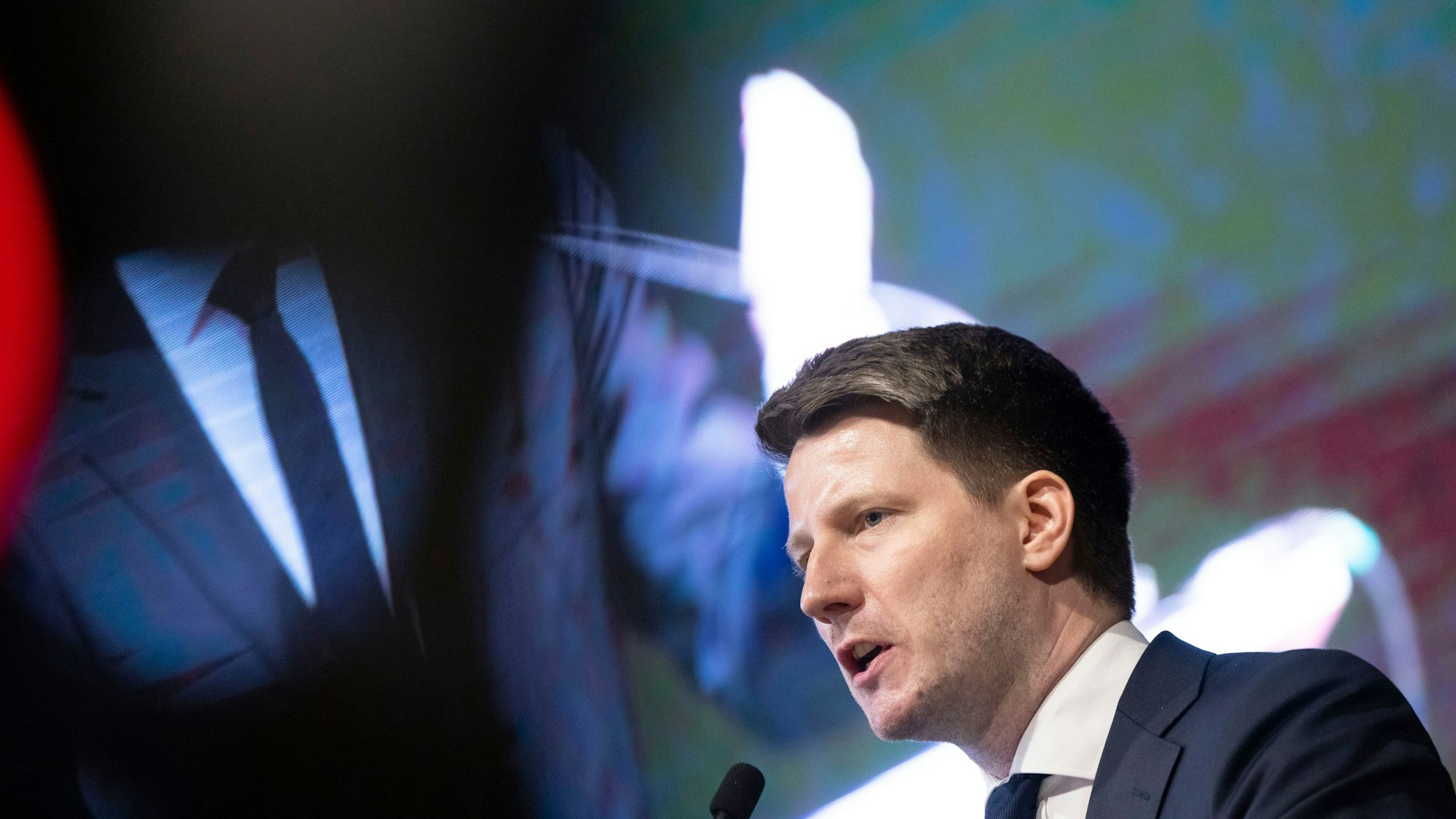 Martin Vincentz, Landesvorsitzender der Alternative für Deutschland in Nordrhein-Westfalen, ist auf dem Parteitag in Marl für eine weitere Amtszeit gewählt worden.