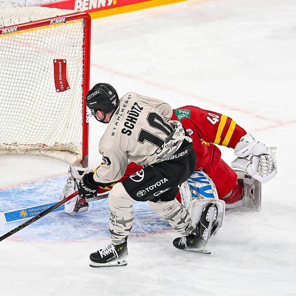 Eishockey DEL - 49. Spieltag: Düsseldorfer EG vs Kölner Haie am 25.02.2024 im PSD Bank Dome in Düsseldorf Tor zum 0:1 durch Kölns Justin Schütz Nr.10