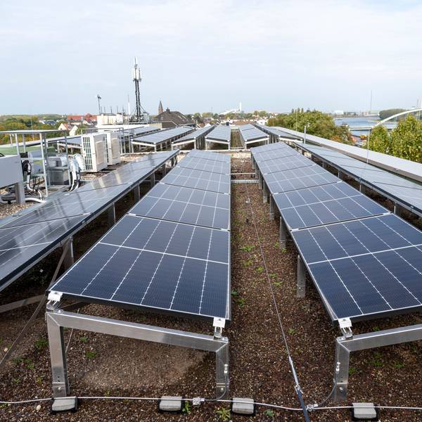 Photovoltaikanlage auf einem Dach.