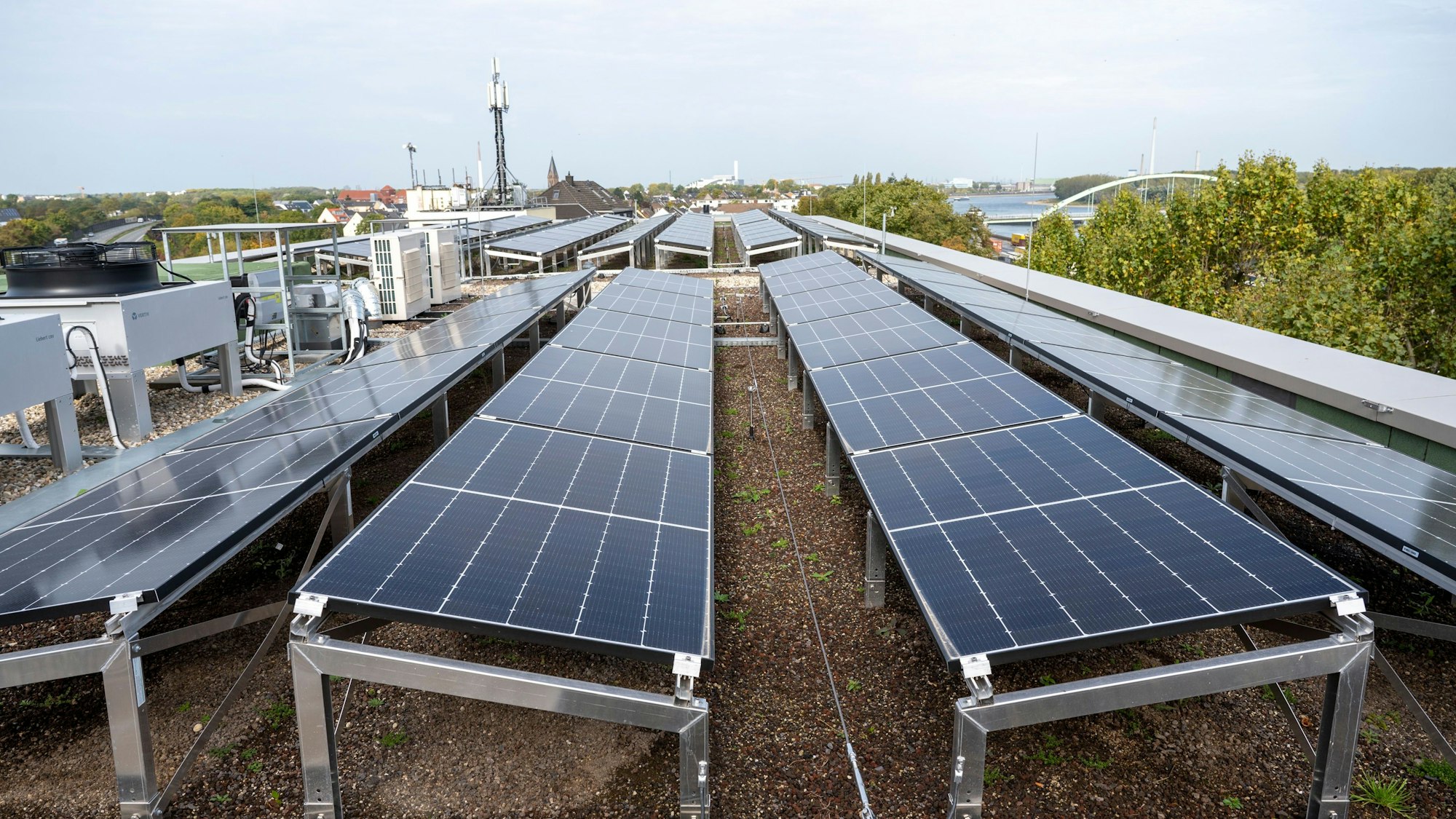 Photovoltaikanlage auf einem Dach.