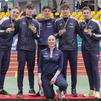 4x200-Meter-Staffel der Cologne Athletics mit Luis Gonzalez-Diaz, Noah Meier, Noah Müller und Timon Dethloff und Ersatzläufer Finn Bredemeier