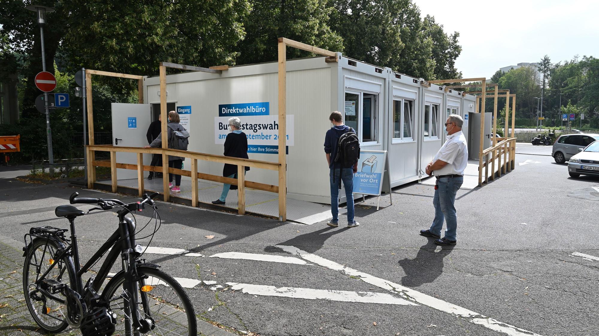 Ein Direktwahlbüro der Stadt Bergisch Gladbach zur Bundestagswahl 2021.