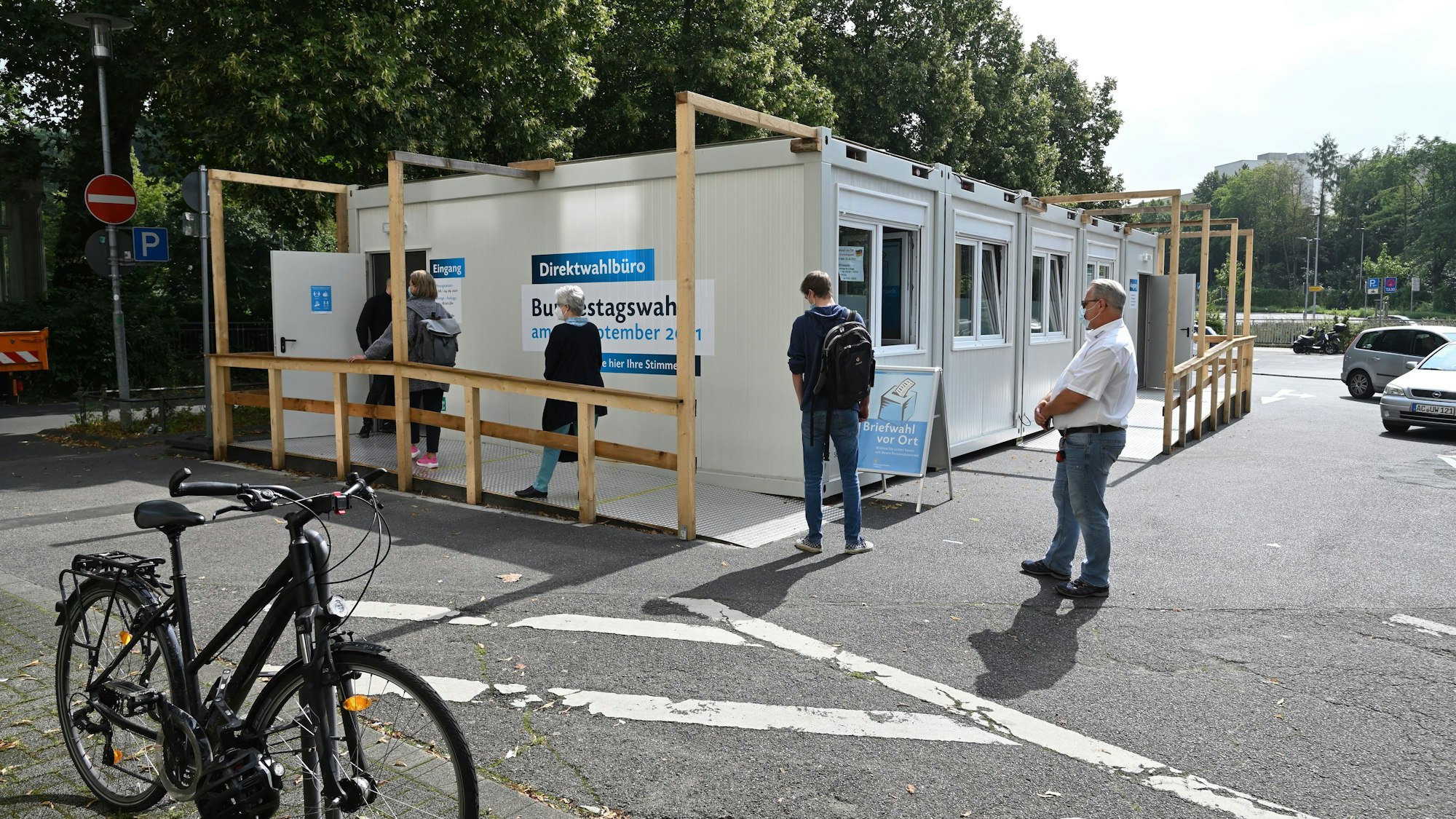 Ein Direktwahlbüro der Stadt Bergisch Gladbach zur Bundestagswahl 2021.