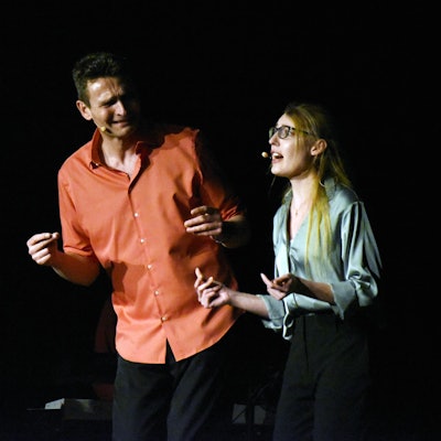 Das Ensemble des Springmaus Improvisations Theaters bei ihrem Auftritt im Parkhotel Nümbrecht