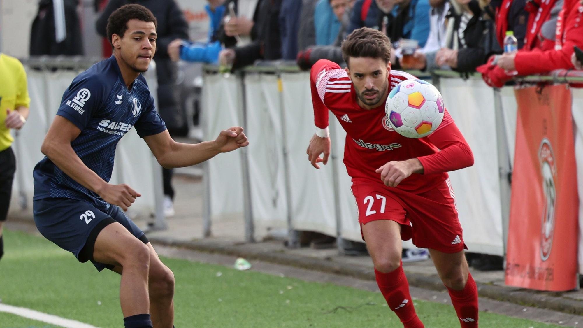 Saif Eddine Ayadi im Zweikampf mit einem Siegburger Spieler.