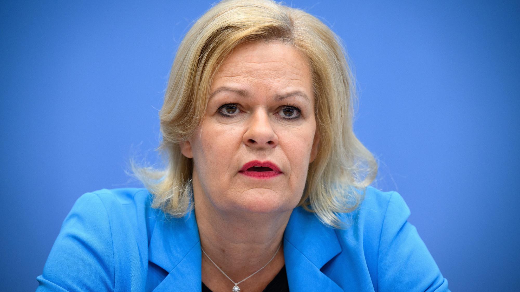 Nancy Faeser (SPD) ist Bundesministerin für Inneres und Heimat. Als Vorsitzende der SPD in Hessen soll sie nun abgelöst werden. (Archivbild)