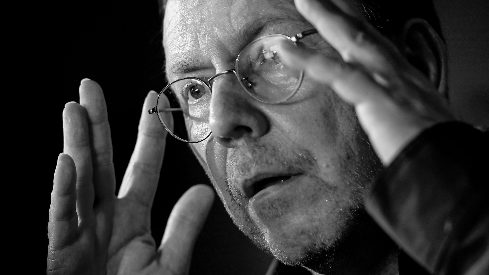 Rene Pollesch, Theaterregisseur und Autor, spricht bei einer Pressekonferenz zur "Zukunft der Volksbühne".