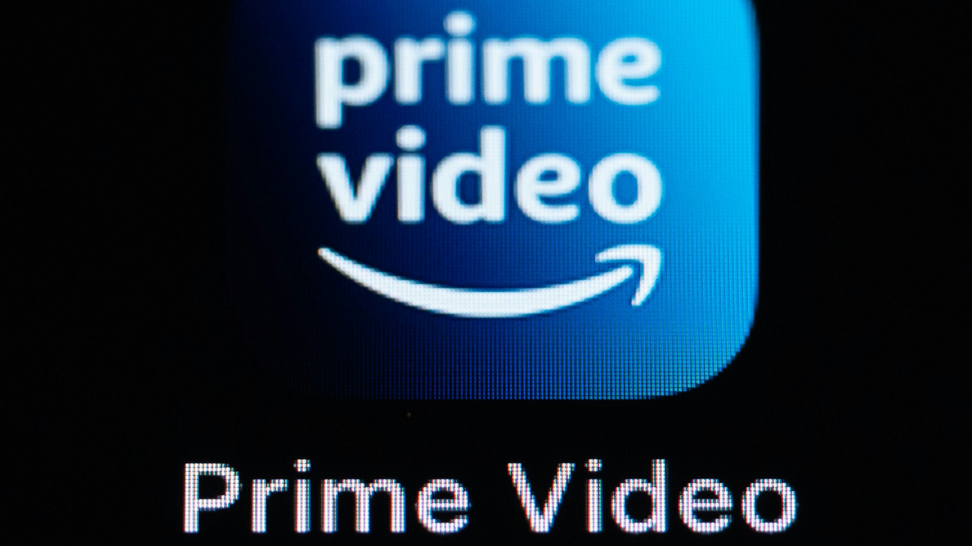 Die Amazon Prime Video-Anwendung ist auf dem Display eines iPhone SE zu sehen.