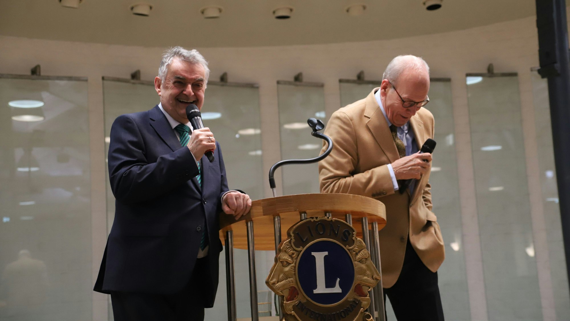 Michael Jäger (r.) hatte den Innenminister des Landes nach Hennef geholt.
