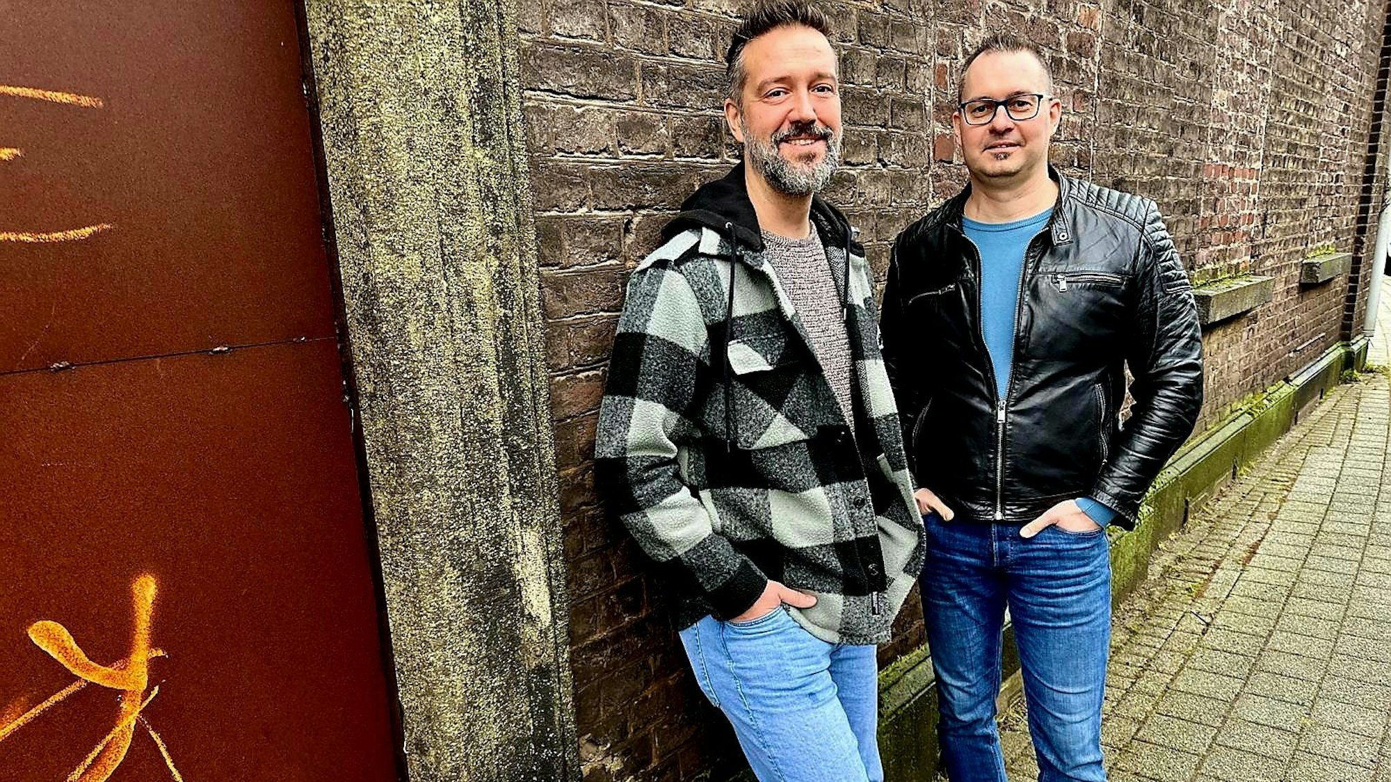 Kriminalhauptkommissar André Schumann, Polizei Duisburg, und Sozialwissenschaftler Markus Witalinski, Diakoniewerk Duisburg GmbH, sind Teil der Initiative "Kurve kriegen".