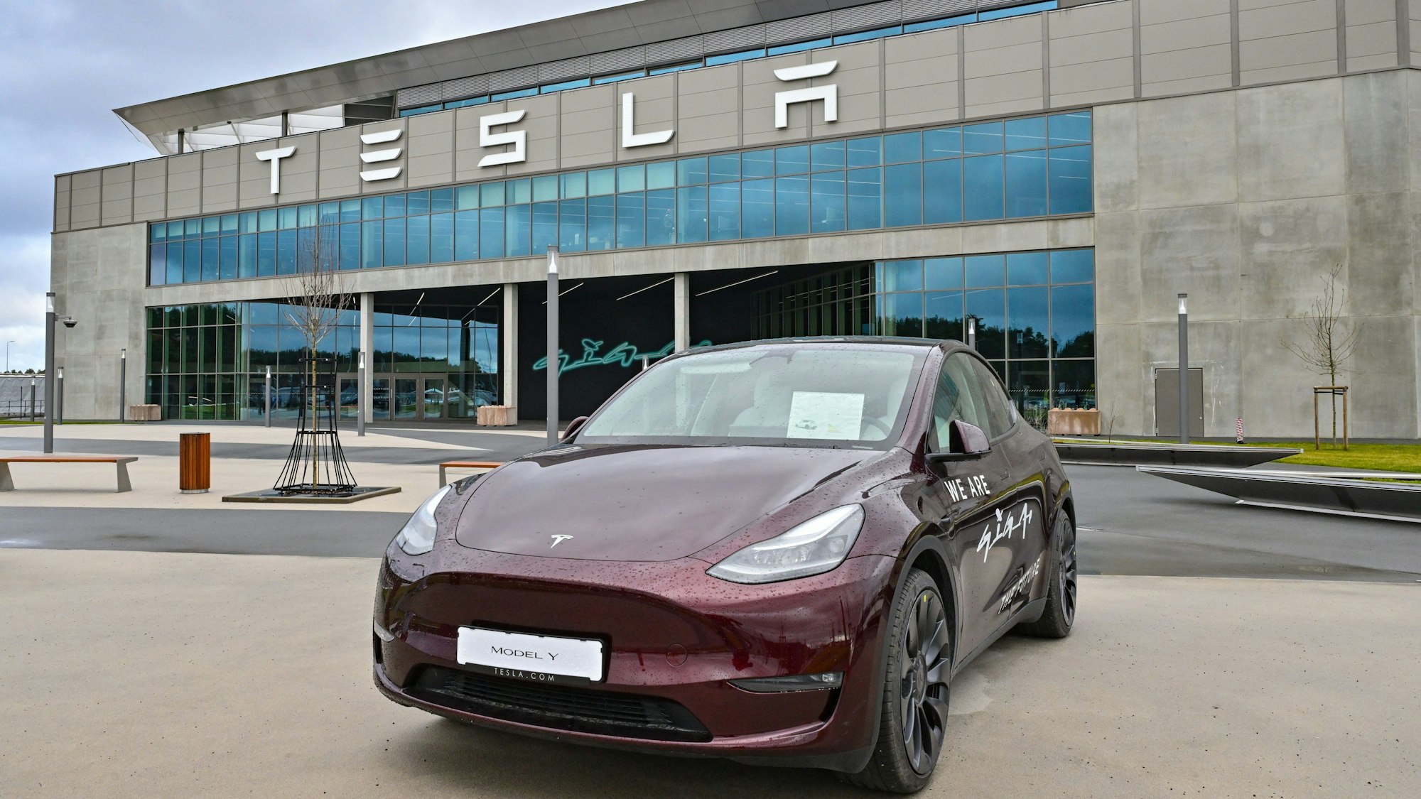 Das Werk der Tesla-Gigafactory Berlin-Brandenburg in Grünheide gibt angeblich zu viel Schadstoffe ab.